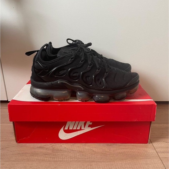 8.5 WOMENS VAPOURMAX PLUS SE - Picture 2 of 3